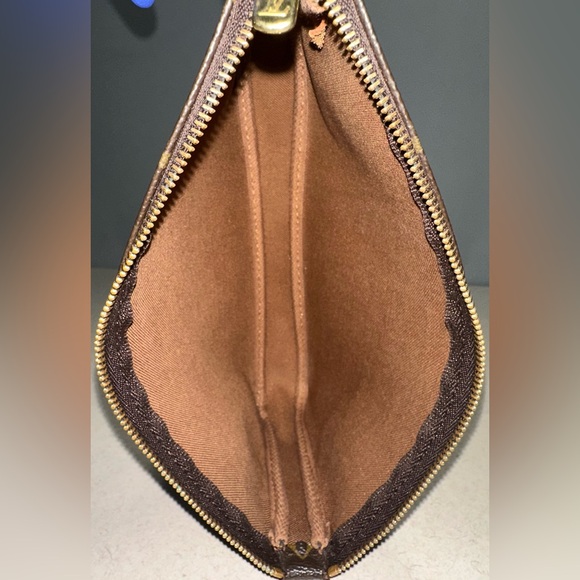 Louis Vuitton Pochette Accessoires Bag Monogram Canvas - Picture 11 of 14